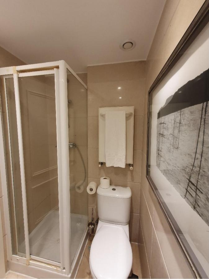 River View & Close To The Beach - Quarto Em Almada Luaran gambar