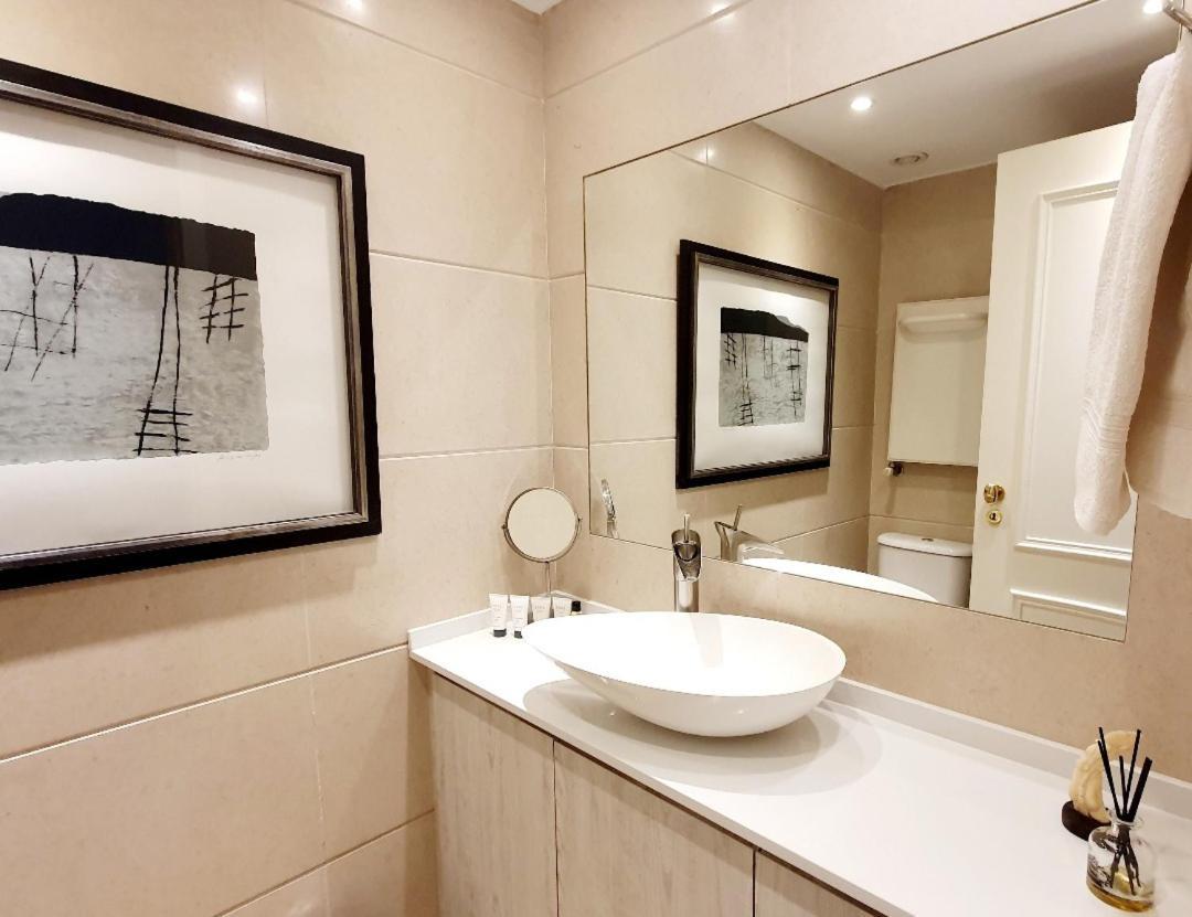 River View & Close To The Beach - Quarto Em Almada Luaran gambar